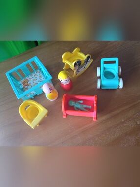 Vintage 1975 Fisher Price Original Little People Nursery Baby Play Set 7 pcs
